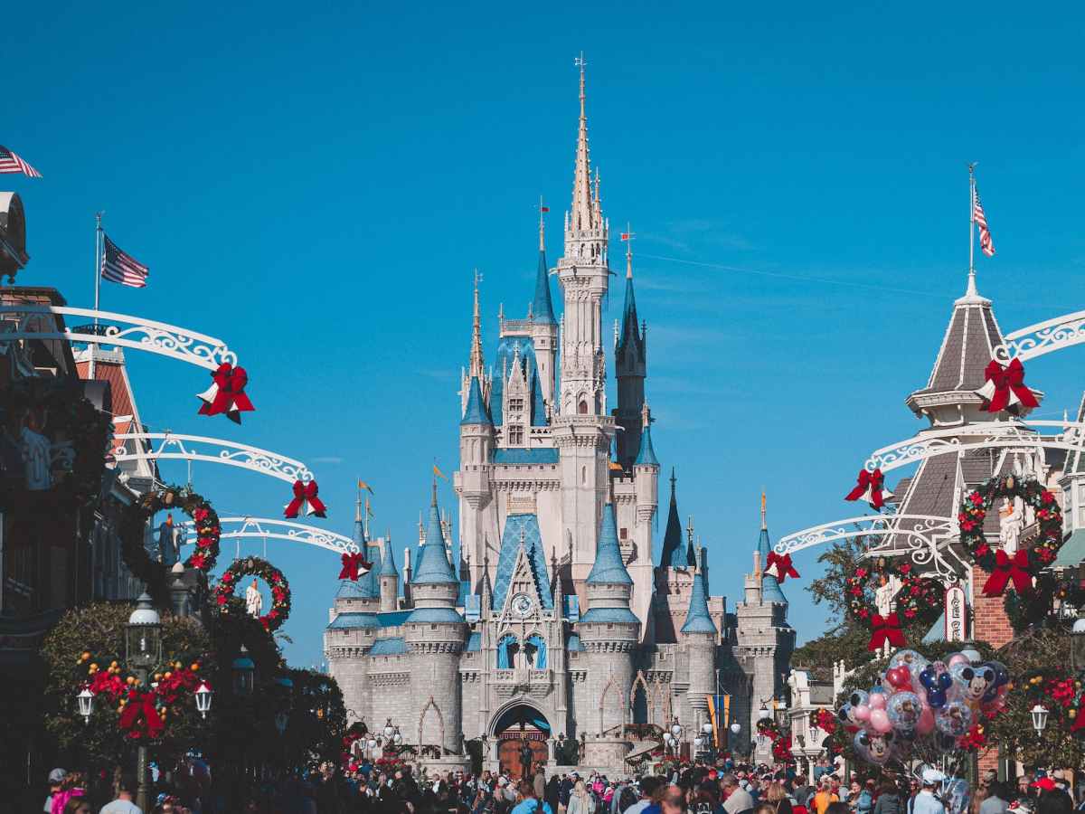 Hotels with Shuttle Services to Orlando’s Theme Parks: A Hassle-Free&nbsp;Experience